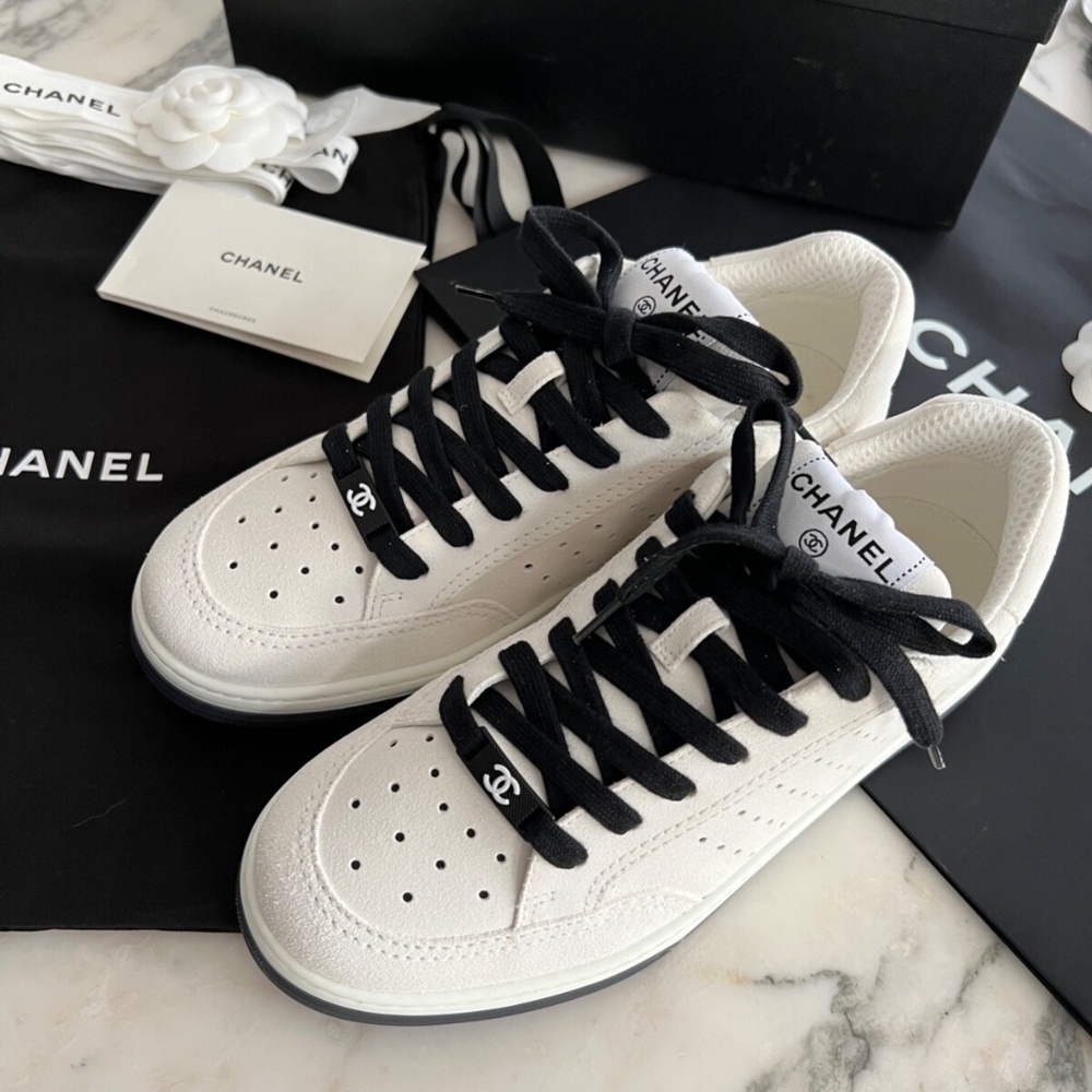 NEW Chanel 22A White Black Suede CC Flat Lace Up Tie Runner Trainer Sneaker 38